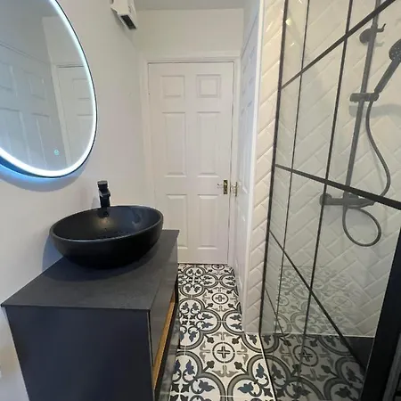 Two Bedroom Townhouse In The Heart Of Prázdninový dům *