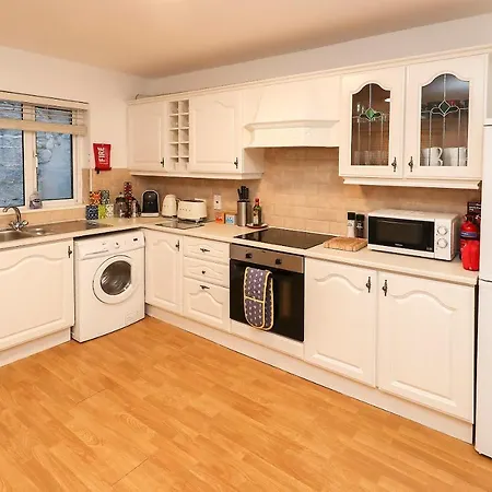 Two Bedroom Townhouse In The Heart Of