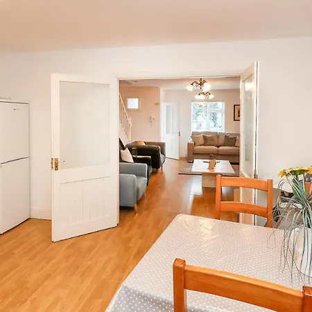 Two Bedroom Townhouse In The Heart Of Dungarvan Holiday home *