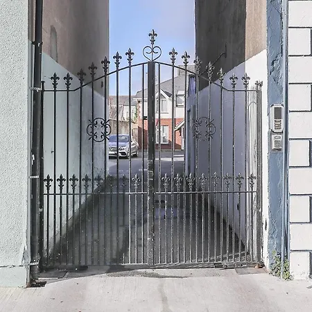 Prázdninový dům Two Bedroom Townhouse In The Heart Of *