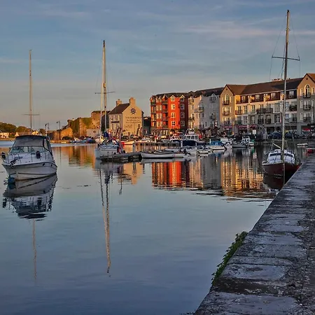 Two Bedroom Townhouse In The Heart Of Dungarvan Holiday home