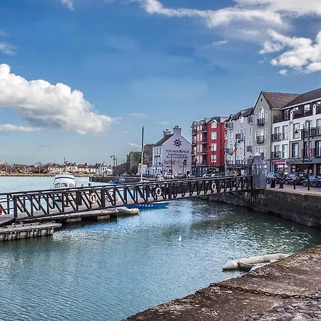 Two Bedroom Townhouse In The Heart Of Dungarvan Holiday home *