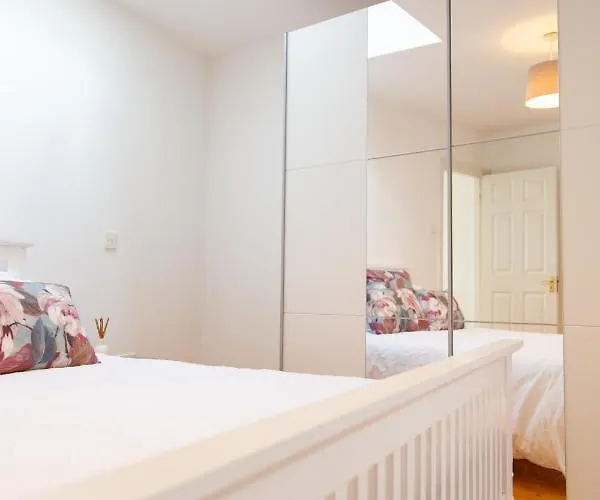 Two Bedroom Townhouse In The Heart Of 펜션 던가반