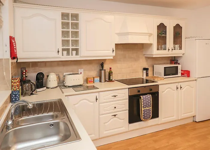 Дом отдыха Two Bedroom Townhouse In The Heart Of