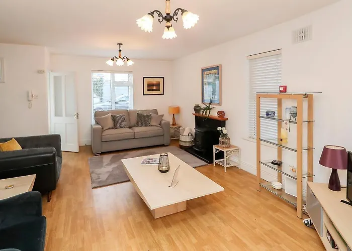 Two Bedroom Townhouse In The Heart Of Дангарван