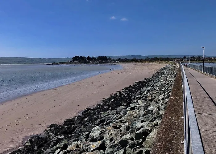 Two Bedroom Townhouse In The Heart Of 펜션