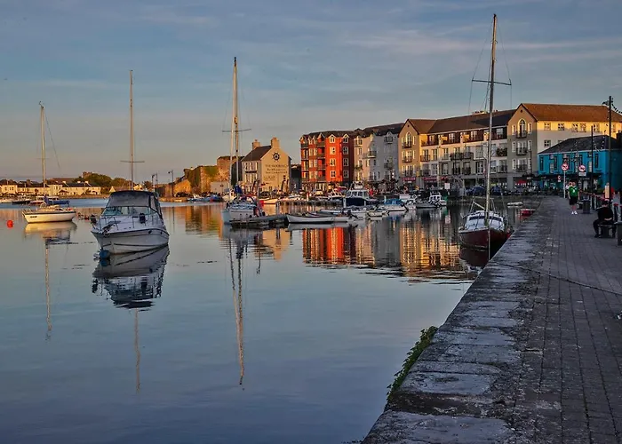 Two Bedroom Townhouse In The Heart Of 펜션