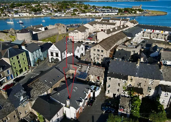 Дом отдыха Two Bedroom Townhouse In The Heart Of